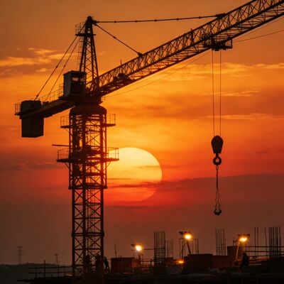 Arabalı Hız 0 ila 50m/dak Vinç Yük Kapasitesi 10T ve Tırmanma Hızı 0.5m/dak Malzeme Taşımacılığı için Tasarlanmıştır