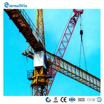 Luffing Jib Tower Crane Yüksek katlı inşaat projesi için ağır görevli kendi kendine tırmanma kule vinci